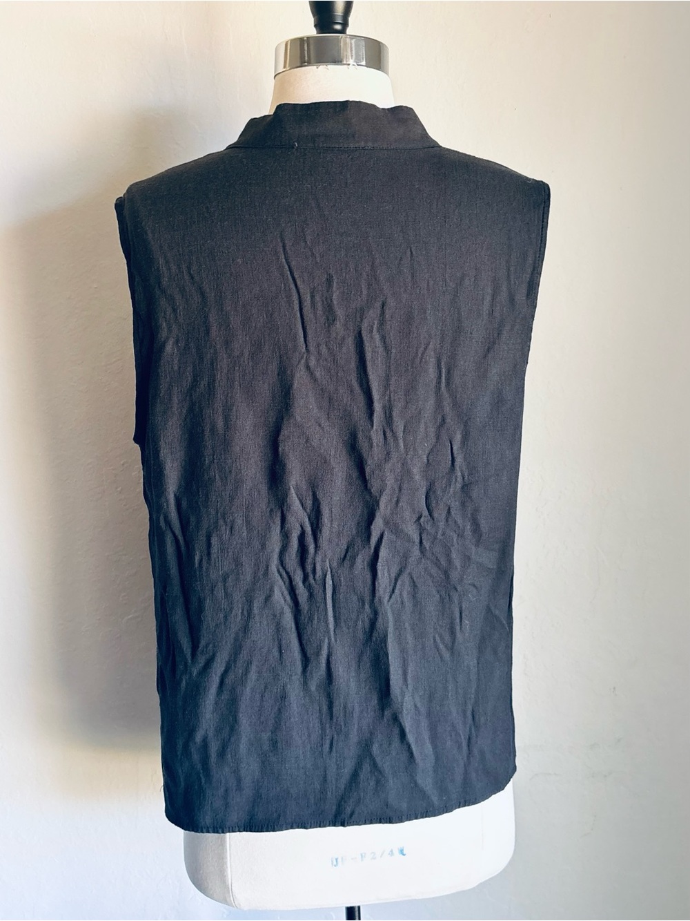 Sleeveless Charcoal Gray Button-Front Top with Floral Embroidery - Picture 3 of 3